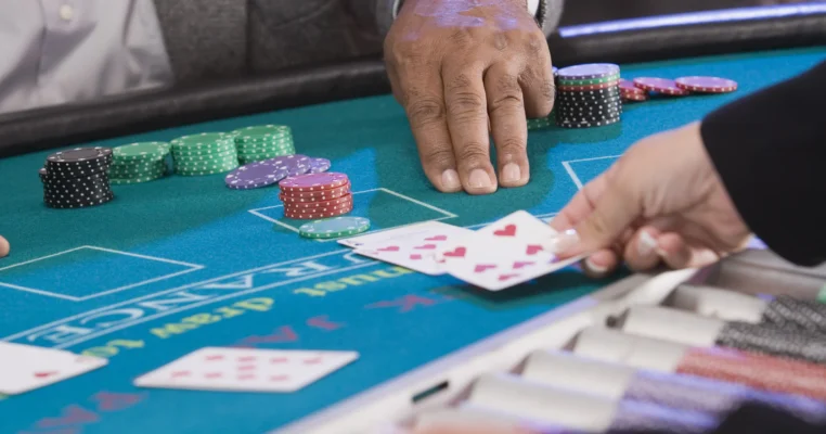 Sơ lượt về kinh nghiệm cá cược Poker 3 Lá trực tuyến
