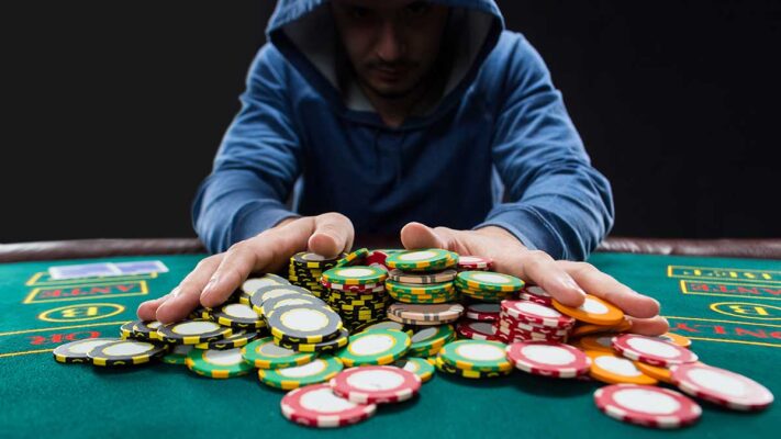 Quan sát phong cách chơi Poker của đối thủ